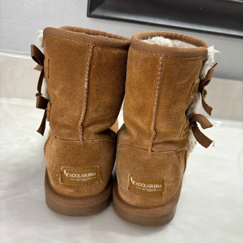 Chestnut Bow Back Fleece Boots | Koolaburra by UGG Kids 6